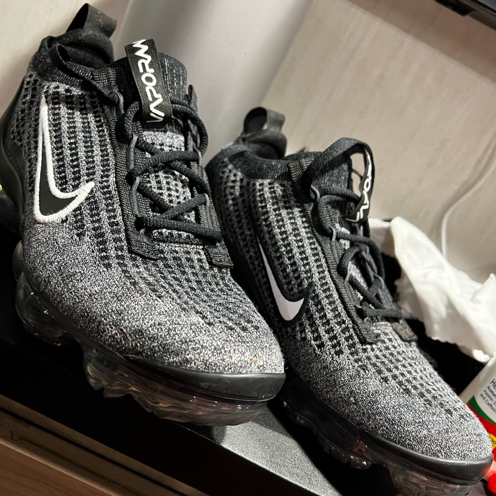 Youth, Nike, vapor max, 5Y AKA 6 women, black, hardly used